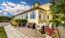 Eingang und Terrasse -  Hotel Villa Wahnfried, Thiessow