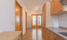Ferienwohnung Atelier erstes Schlafzimmer mit Doppelbett