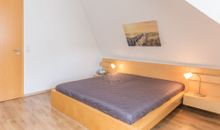 Ferienwohnung Atelier großer Kleiderschrank im ersten Schlafzimmer