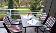 Terrasse mit Gartenmöbeln