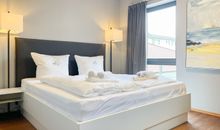 Schlafzimmer 1. OG mit Kinderbett (180x200)