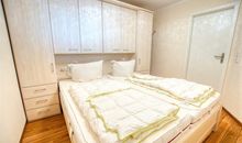 Schlafbereich mit Doppelbett