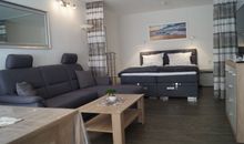 Wohnzimmer mit Schlafbereich