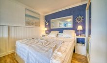 Schlafbereich mit Doppelbett