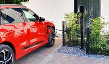 Parkplatz mit E-Auto Ladestation