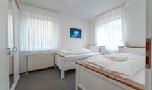 Schlafzimmer 2 mit zwei Einzelbetten
