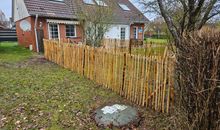 Haus mit Staketenzaun
