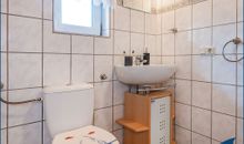 kleines Bad mit WC im Dachgeschoss