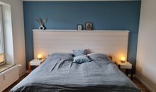 Schlafzimmer mit Doppelbett
