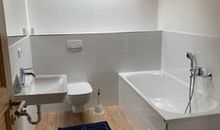 Badezimmer mit Badewanne