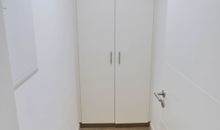 Schlafzimmer mit Kleiderschrank