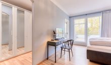 2. Schlafzimmer mit Ankleidezimmer