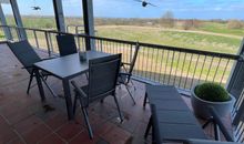 Balkon mit Blick übers Greenfee und die Ostsee
