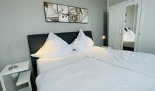 Schlafzimmer mit King-Size Bett