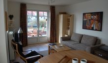 Wohnzimmer mit Blick auf die Terrasse