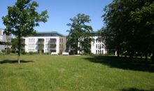 Aussenansicht Residenz im Kurpark Warnemünde