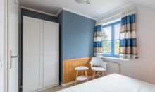 1. Schlafzimmer mit Kleiderschrank