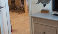 Schlafzimmer mit Doppelbett im Erdgeschoss