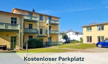 Ein kostenfreier Parkplatz befindet sich direkt an der Unterkunft.