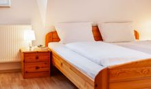 2.Schlafzimmer im 1.OG mit Doppelbett