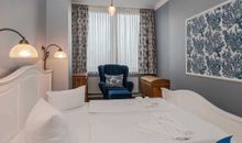 Schlafzimmer mit Doppelbett
