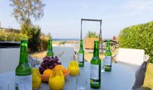 Terrasse 1 mit gedecktem Tisch
