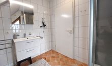 Badezimmer mit Dusche
