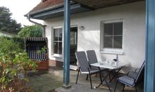 Terrasse mit Strandkorb & Gartenmöbeln