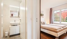 Schlafzimmer und Bad