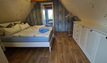 Schlafzimmer mit Doppelbett