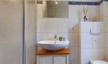Badezimmer mit Dusche