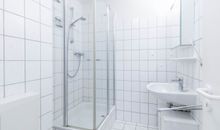 Badezimmer mit Dusche