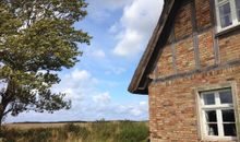 Haus mit Blick aufs Feld