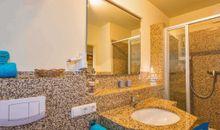 Badezimmer mit WC und Dusche