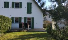 Terrasse und Grundstück