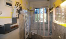 Badezimmer mit Badewanne