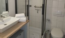 bestuhlter Balkon in ruhiger Lage