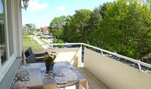 Freier Blick auf die Ostsee vom überdachten Balkon und vom Wohnzimmer