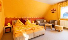 kombiniertes Wohn-/ Schlafzimmer
