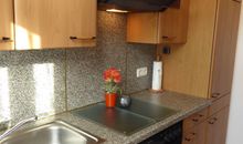 Großes Wohnzimmer mit Balkon