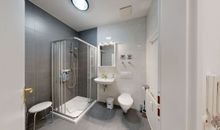 Badezimmer mit Dusche