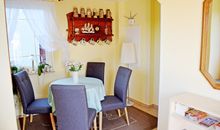 Schlafzimmer mit zwei Einzelbetten
