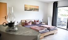 Schlafzimmer mit Blick auf die Terrasse