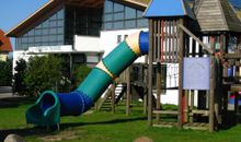 Erlebnisbad Splash mit Kinderspielplatz, ca. 150 m von FeWo entfernt.