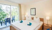 Schlafzimmer mit Zugang zum Balkon