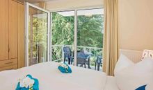Schlafzimmer mit Zugang zum Balkon