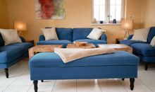 Schlafzimmer mit Doppelliege und Kinderbett