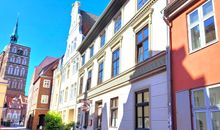 Aussenansicht Straßenseite - Blick auf die Nikolaikirche am Alten Markt