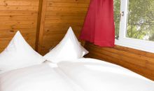 Doppelbett im Nurdachhaus