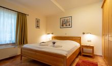 Das Schlafzimmer mit Doppelbett
